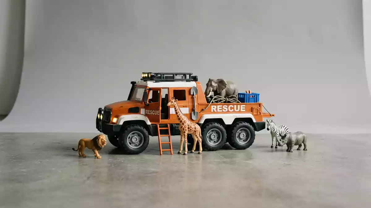 Fotorealistische Studioansicht von Rettungsfahrzeug-Spielzeug in neutraler