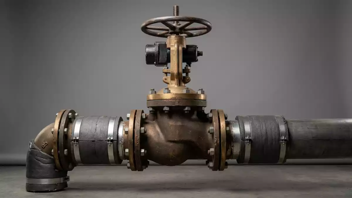 Fotorealistische Studioansicht von Dampftechnik in neutraler Produktdarstellung