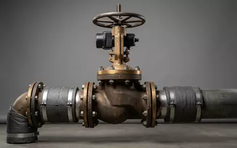 Fotorealistische Studioaufnahme von Dampftechnik zum Thema Spirax Sarco Dampftechnik, ISIN GB0031424824, klare Lichtfuehrung - Foto: THN