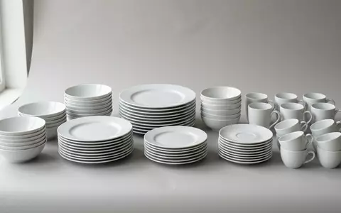 Fotorealistische Studioaufnahme von Tafelgeschirr zum Thema Villeroy & Boch Geschirr, ISIN DE0007657231, klare Lichtfuehrung - Foto: THN