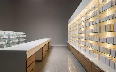 Fotorealistische Studioaufnahme von Apotheke zum Thema Walgreens, ISIN US92532F1003, klare Lichtfuehrung, sachlich dargestellt - Foto: THN