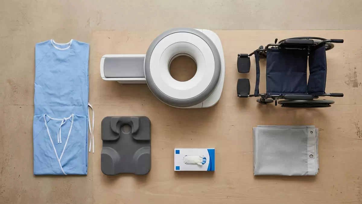 Flatlay-Arrangement rund um MRT-Scanner mit passenden Requisiten von oben, neutral
