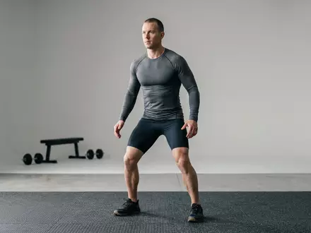 Fotorealistische Studioaufnahme von Kompressionsshirt zum Thema Under Armour Compression Shirt, ISIN US9043111072, klare Lichtfuehrung - Foto: THN