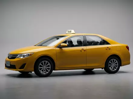 Fotorealistische Studioaufnahme von Taxifahrt zum Thema Uber Fahrt, ISIN US90353T1007, klare Lichtfuehrung - Foto: THN