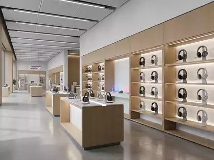 Architektur-Render im Elektronik-Fachmarkt mit Gaming-Headset zum Thema Turtle Beach Stealth 600, ISIN US9004502061, neutrales Tageslicht - Foto: THN