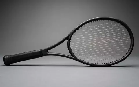 Fotorealistische Studioaufnahme von Tennisschläger zum Thema Yonex Tennisschläger, ISIN JP3828800005, klare Lichtfuehrung - Foto: THN
