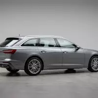 Fotorealistische Studioaufnahme von Mittelklasse-Kombi zum Thema Volvo V60, ISIN SE0016844831, klare Lichtfuehrung - Foto: THN
