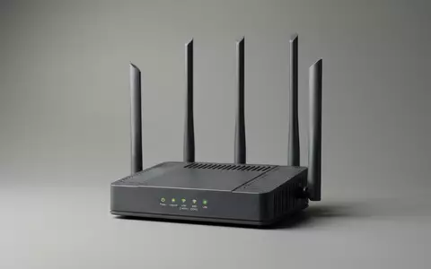 Fotorealistische Studioaufnahme von WLAN-Router zum Thema Vodafone GigaCube, ISIN GB00BH4HKS39, klare Lichtfuehrung - Foto: THN