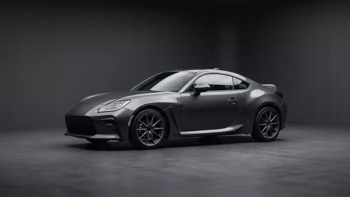 Fotorealistische Studioansicht von Sportcoupé in neutraler Produktdarstellung, neutral
