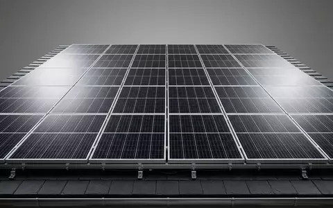Fotorealistische Studioaufnahme von Solaranlage zum Thema Sunrun Solar, ISIN US86771W1053, klare Lichtfuehrung - Foto: THN
