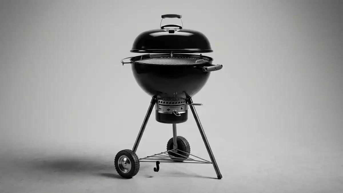 Fotorealistische Studioansicht von Kugelgrill in neutraler Produktdarstellung, neutral
