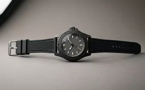 Fotorealistische Studioaufnahme von Armbanduhr zum Thema Swatch Big Bold, ISIN CH0012255151, klare Lichtfuehrung - Foto: THN