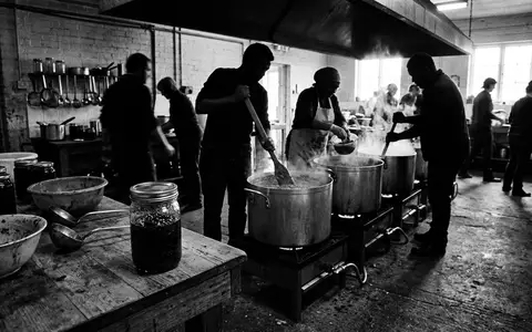 Schwarzweiss-Reportage mit Marmelade zum Thema Smucker's Marmelade, ISIN US8326964058, hoher Kontrast, sachlich dargestellt - Foto: THN