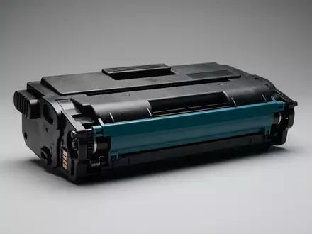 Fotorealistische Studioaufnahme von Tonerpatrone zum Thema Xerox Toner, ISIN US98421M1062, klare Lichtfuehrung - Foto: THN