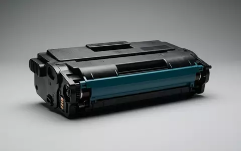 Fotorealistische Studioaufnahme von Tonerpatrone zum Thema Xerox Toner, ISIN US98421M1062, klare Lichtfuehrung - Foto: THN
