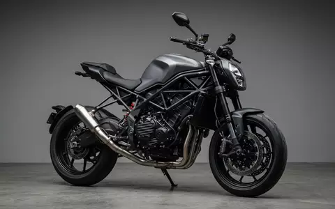 Fotorealistische Studioaufnahme von Naked Bike zum Thema Yamaha MT-07, ISIN JP3942800008, klare Lichtfuehrung - Foto: THN