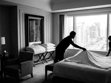 Schwarzweiss-Reportage mit Luxushotelzimmer zum Thema Wynn Las Vegas, ISIN US9831341071, hoher Kontrast - Foto: THN