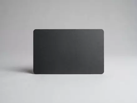 Fotorealistische Studioaufnahme von Kundenkarte zum Thema Tesco Clubcard, ISIN GB00BLGZ9862, klare Lichtfuehrung - Foto: THN