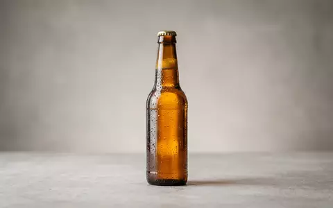 Fotorealistische Studioaufnahme von Craft-Bier zum Thema Samuel Adams Beer, ISIN US1005571070, klare Lichtfuehrung - Foto: THN