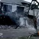 Betroffene bereiten am Tag nach dem Erdbeben neben einem eingestürzten Haus ein Frühstück zu. - Bild: Miguel Angel Lopez/AP/dpa