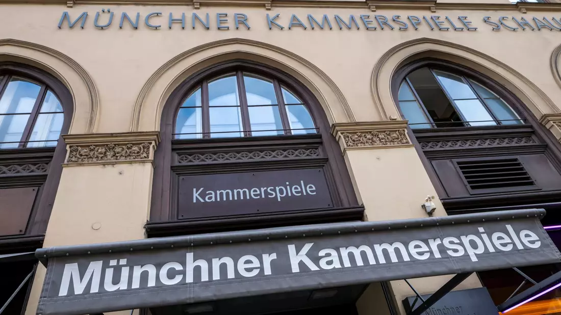 Die Münchner Kammerspiele sahnten in der Kritikerumfrage ab. (Archivbild) - Bild: Peter Kneffel/dpa