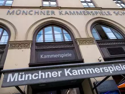 Die Münchner Kammerspiele sahnten in der Kritikerumfrage ab. (Archivbild) - Foto: Peter Kneffel/dpa