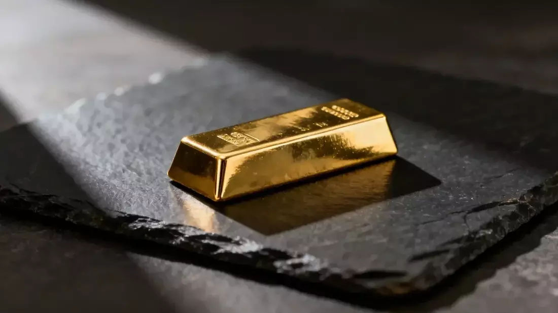 Gold at Two-Month High Faces US Inflation Test Amid Central Bank Buying