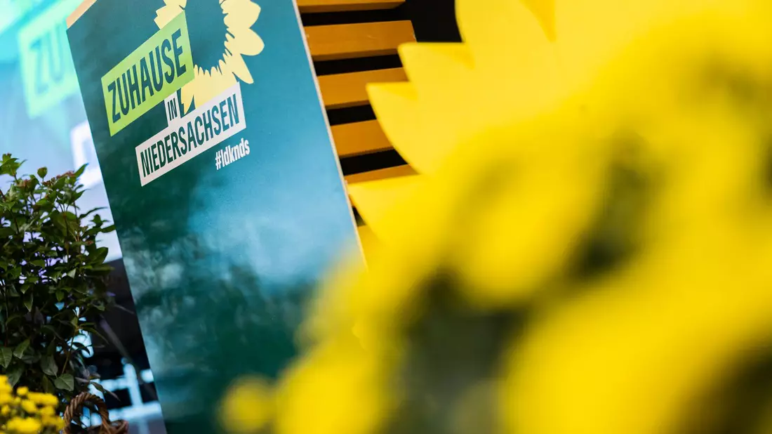 Die Grünen im niedersächsischen Landkreis Vechta ziehen ihre aktive Unterstützung für den Kandidaten zurück. (Symbolbild) - Bild: Michael Matthey/dpa