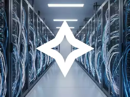 Abstrakte Darstellung moderner Rechenzentrum-Infrastruktur mit leuchtenden Glasfaserkabeln und Server-Racks. - Foto: über boerse-global.de