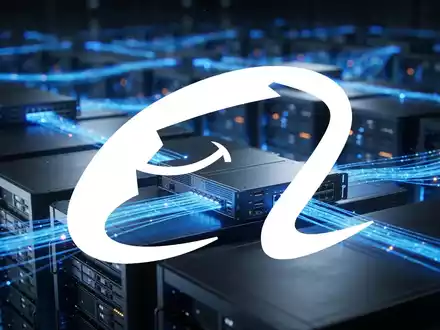Abstrakte Darstellung einer modernen Serverlandschaft mit leuchtenden Glasfaserkabeln als Symbol für Cloud-Infrastruktur und KI. - Foto: über boerse-global.de
