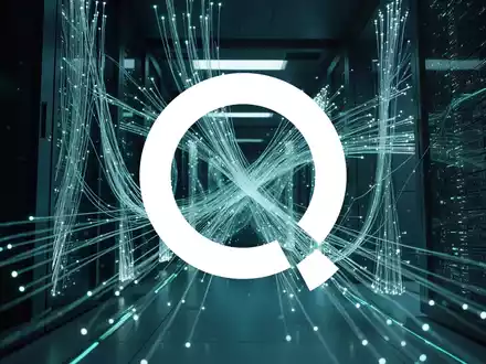 Abstraktes, futuristisches Quantencomputing-Szenario mit leuchtenden Glasfaserstrukturen in einer dunklen Umgebung. - Foto: über boerse-global.de