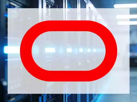 Abstrakte Darstellung eines modernen Rechenzentrums mit kühler Beleuchtung als Symbol für den Cloud- und Softwaresektor. - Foto: über boerse-global.de