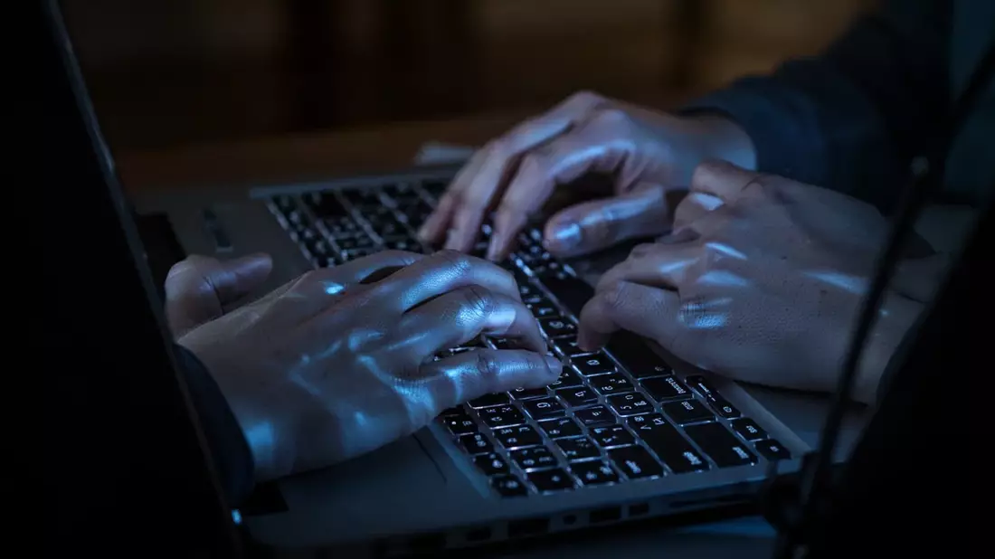 FBI warnt vor Sextortion-Welle: Hacker übernehmen Social-Media-Konten