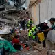 Freiwillige helfen bei der Beseitigung von Trümmern mit.  - Bild: Miguel Angel Lopez/AP/dpa