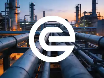 Abstrakte Darstellung einer modernen Industrieanlage während der Dämmerung, die unternehmerische Restrukturierung symbolisiert. - Foto: über boerse-global.de