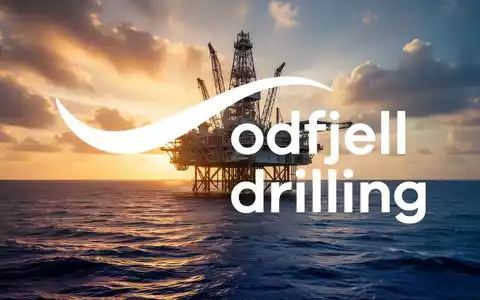Eine Offshore-Bohrplattform bei Sonnenuntergang auf dem offenen Meer als Symbol für die Energiebranche. - Foto: über boerse-global.de