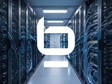 Moderne Serverinfrastruktur in einem europäischen Rechenzentrum mit blauer Beleuchtung. - Foto: über boerse-global.de