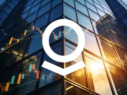 Moderne Glasfassade eines Bürogebäudes bei Sonnenaufgang als Symbol für positives Marktwachstum. - Foto: über boerse-global.de