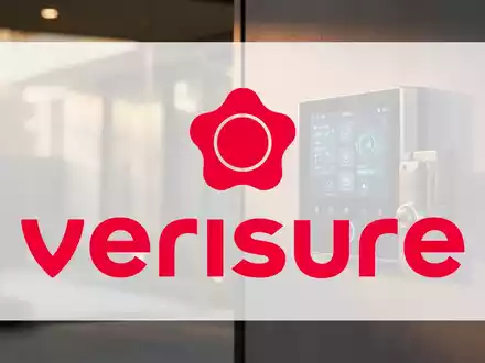 Modernes Smart-Home-Sicherheitssystem bei Dämmerlicht als Symbol für Sicherheit und Investition. - Foto: über boerse-global.de