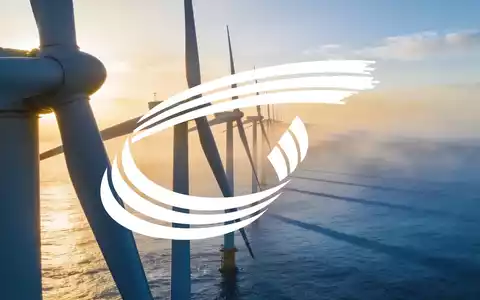 Moderne Windkraftanlagen auf dem Meer bei Sonnenaufgang - Foto: über boerse-global.de