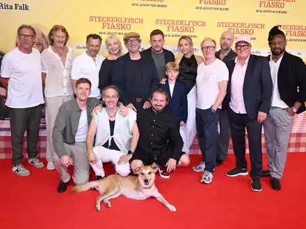 Im Kino ist wieder Eberhofer-Zeit - mit der Krimikomödie «Steckerlfischfiasko». - Foto: Felix Hörhager/dpa