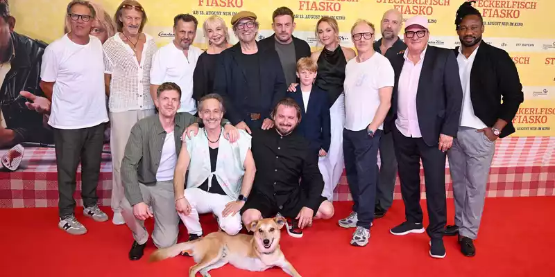 Im Kino ist wieder Eberhofer-Zeit - mit der Krimikomödie «Steckerlfischfiasko». - Foto: Felix Hörhager/dpa