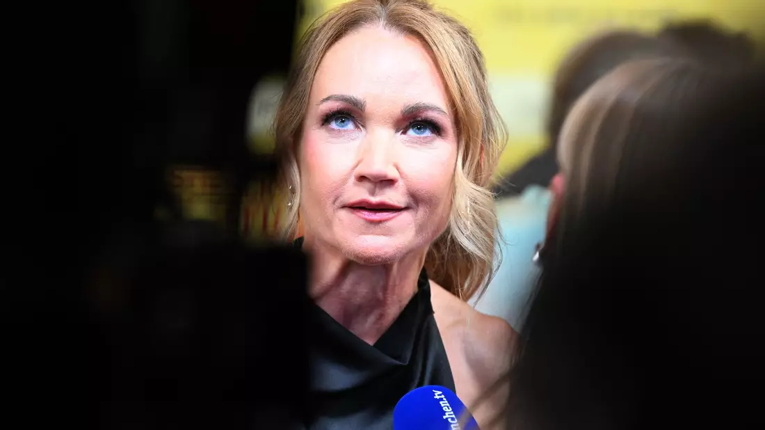 Lisa Maria Potthoff ist wieder als Eberhofer-Lebensgefährtin Susi zu sehen, die dieses Mal in den Wahlkampf zieht. (Archivbild) - Bild: Felix Hörhager/dpa
