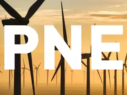 Moderne Windkraftanlagen bei Sonnenuntergang als Symbol für den Sektor der erneuerbaren Energien. - Foto: über boerse-global.de