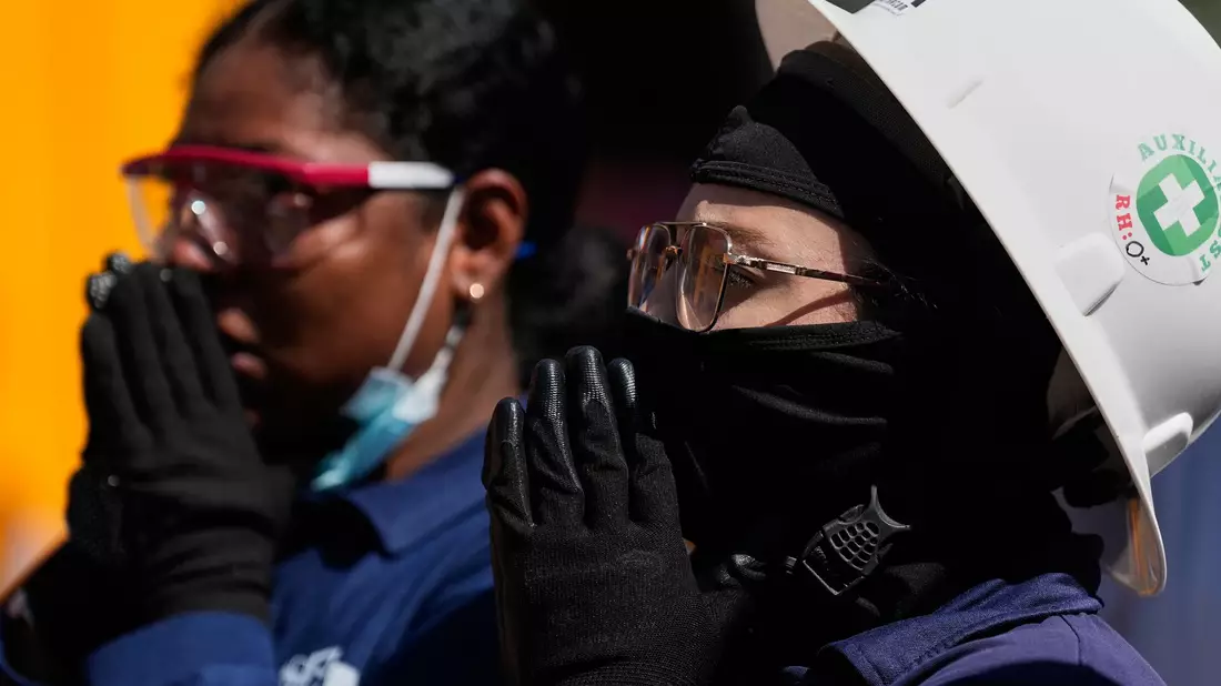 Die ersten 72 Stunden sind laut Experten entscheidend, um noch Überlebende bergen zu können. - Bild: Fernando Vergara/AP/dpa
