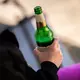 Das sogenannte begleitete Trinken für 14- und 15-Jährige soll es künftig nicht mehr geben. (Symbolbild) - Bild: Silas Stein/dpa