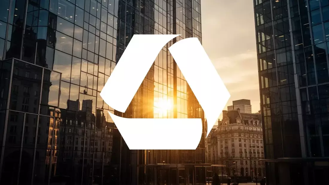 Commerzbank Profit Upgrade and UniCredit Stake Review Reshape Outlook