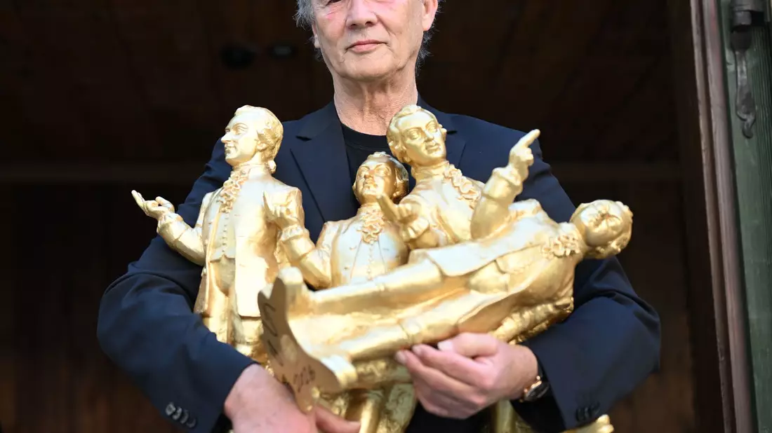 Der Konzeptkünstler ist bekannt für Figuren von bekannten Persönlichkeiten. (Archivbild) - Bild: Barbara Gindl/APA/dpa