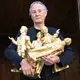 Der Konzeptkünstler ist bekannt für Figuren von bekannten Persönlichkeiten. (Archivbild) - Bild: Barbara Gindl/APA/dpa