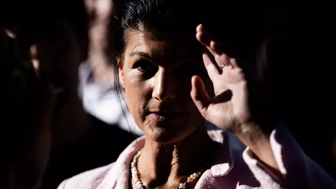BSW-Gründerin Sahra Wagenknecht hofft auf den Sprung ihrer Partei in den Magdeburger Landtag. (Archivbild) - Bild: Christoph Soeder/dpa
